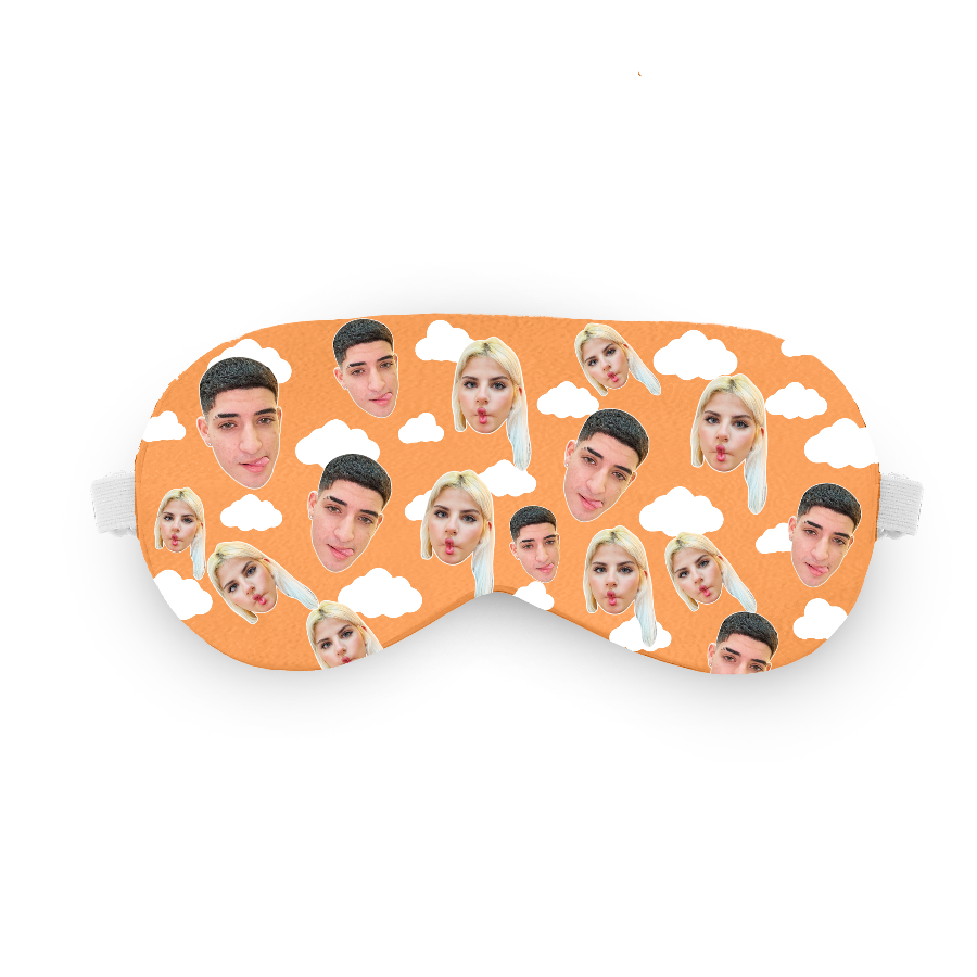 כיסוי עיניים בעננים עם פרצוף בעיצוב אישי - אקססורי לשינה וטיסה שוגיס